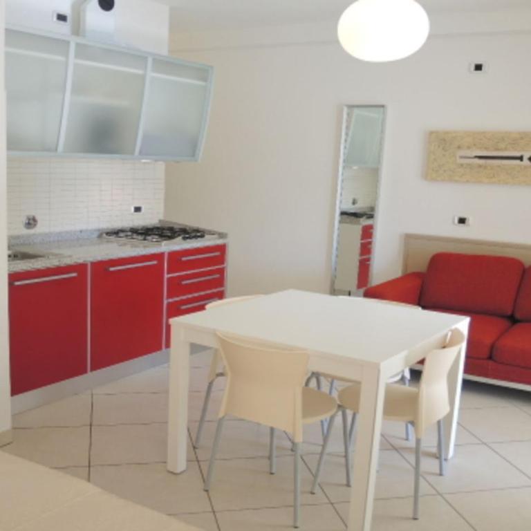 Seaside studio with poolside retreat - Studio - 4