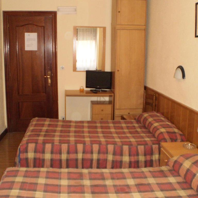 Hostal Hilton - Habitación Doble - 1 o 2 camas - 2