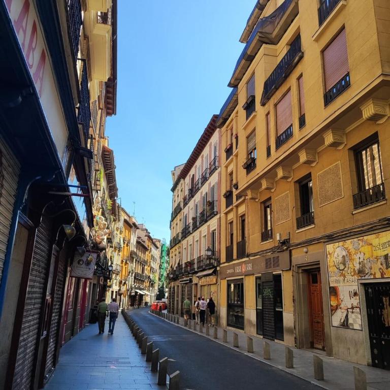 Charming apartment close to Royal Palace - Rolland - One-Bedroom Apartment - 2