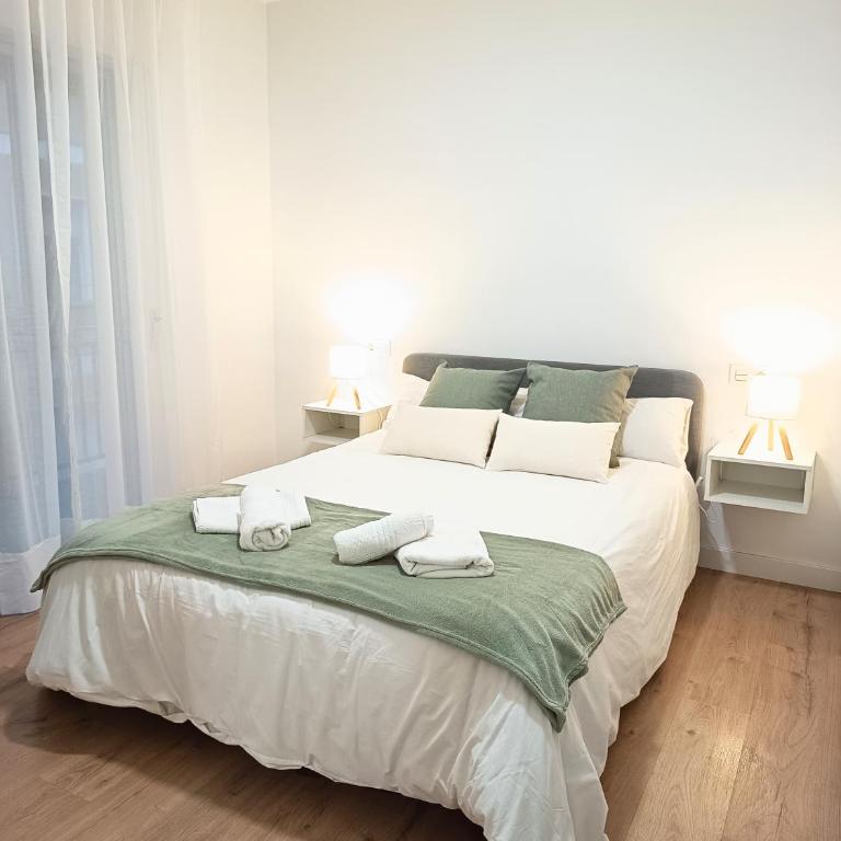 Apartamento moderno junto a Plaza Toros y Hospitales con Parking bajo petición - Three-Bedroom Apartment - 7