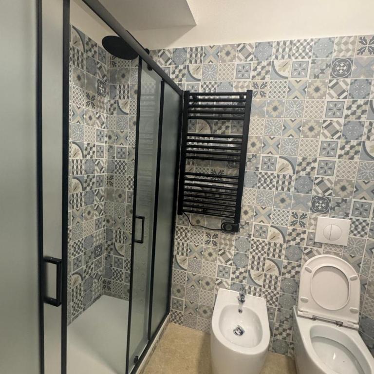 YouRoominRome - Camera Matrimoniale con Bagno Privato - 10