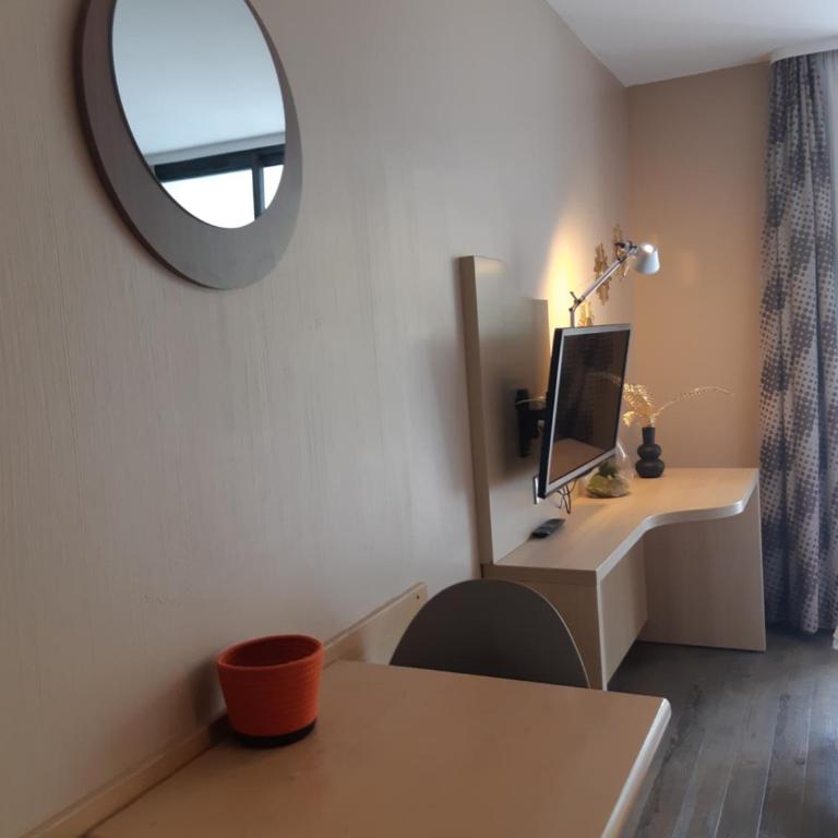 Beau Studio Prado Plage Parc Piscine Stade - Studio mit Kingsize-Bett - 16