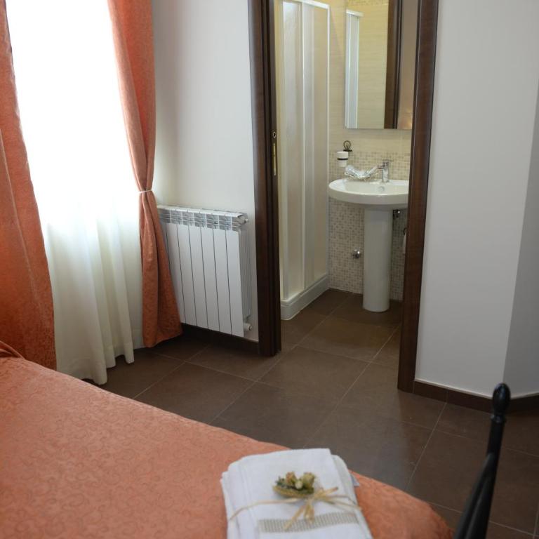 B&B San Leonardo - Camera Doppia con Letti Singoli con Bagno Privato - 12