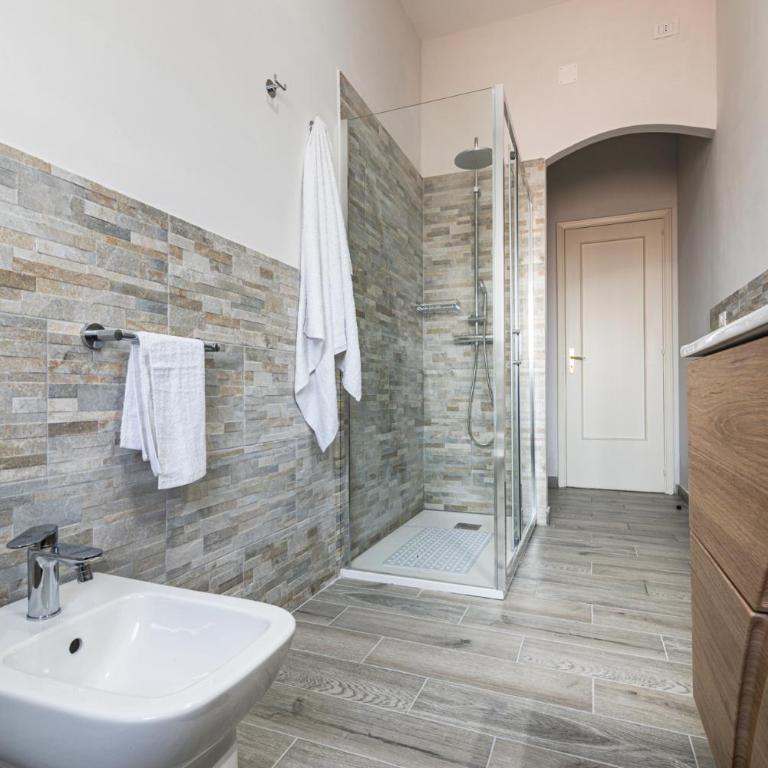 StesicoROOM - Appartamento con 2 Camere da Letto e con Vista Montagna - 14