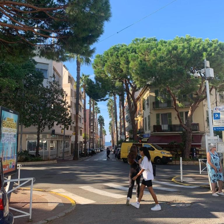 NEW renovated spacious 2 BR Apt AC 300m from Beach - Appartamento - 39