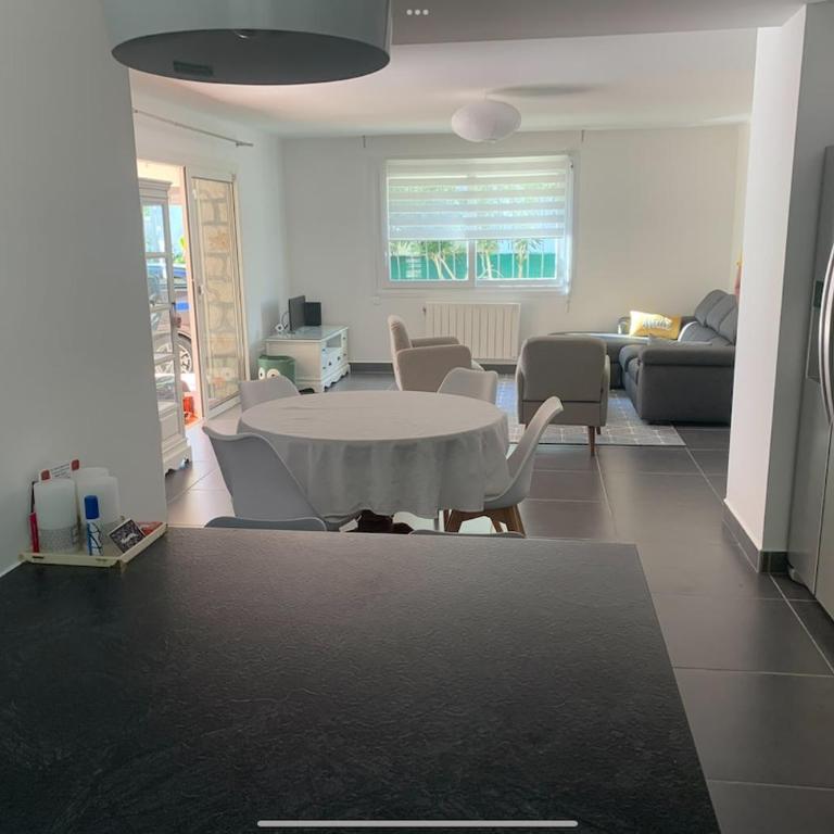 NEW renovated spacious 2 BR Apt AC 300m from Beach - Appartamento - 7