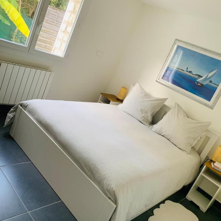 NEW renovated spacious 2 BR Apt AC 300m from Beach - Appartamento - 24