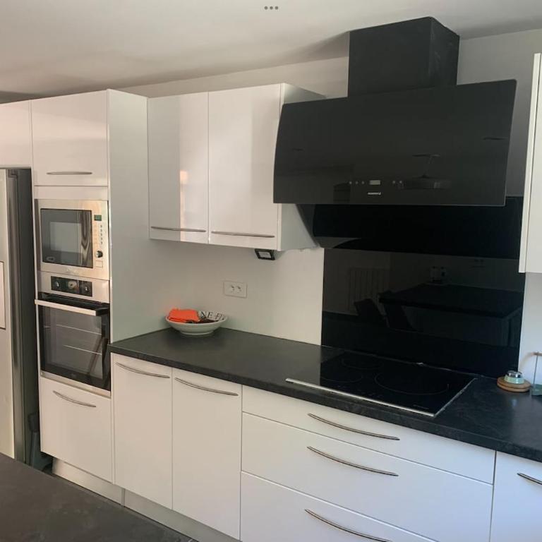NEW renovated spacious 2 BR Apt AC 300m from Beach - Appartamento - 9