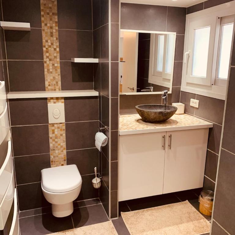 NEW renovated spacious 2 BR Apt AC 300m from Beach - Appartamento - 29