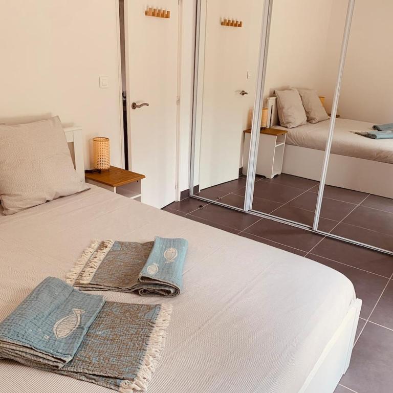 NEW renovated spacious 2 BR Apt AC 300m from Beach - Appartamento - 27