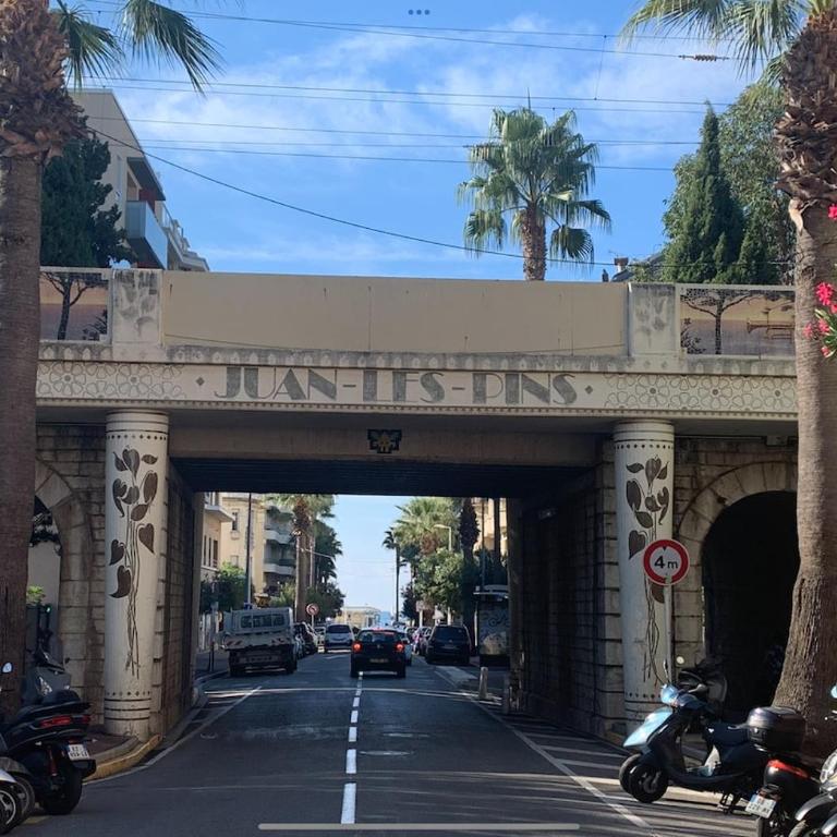 NEW renovated spacious 2 BR Apt AC 300m from Beach - Appartamento - 32