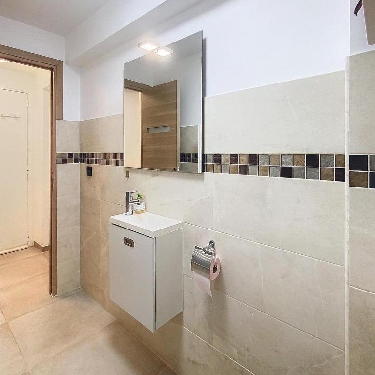 Maison sommet village avec jardin jacuzzi vue - Appartement 2 Chambres - 13