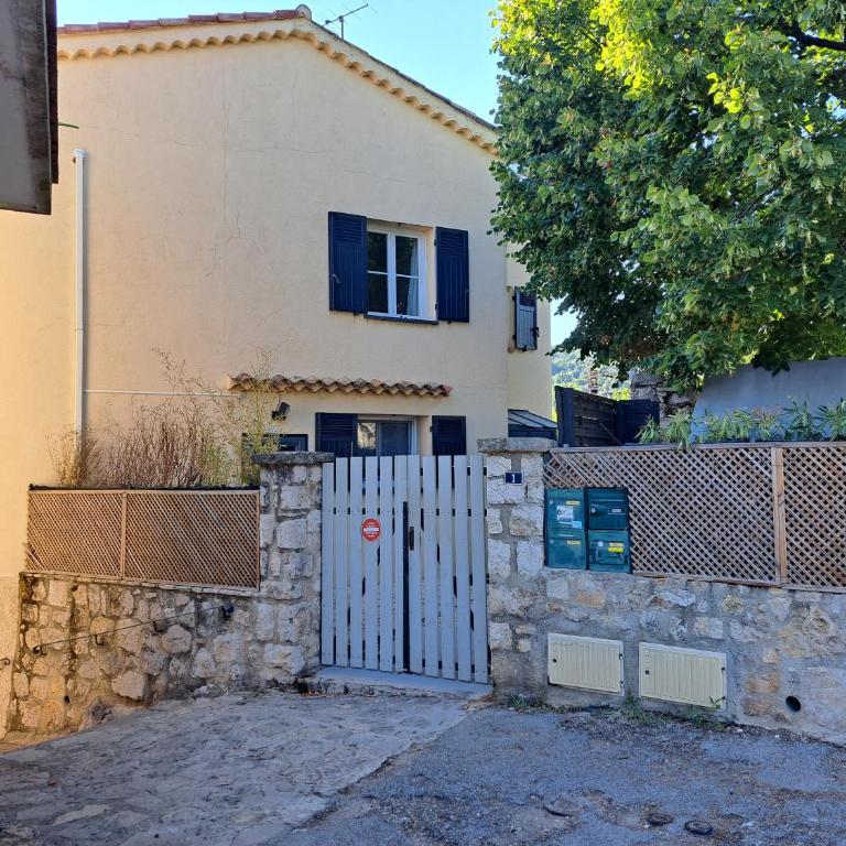Maison sommet village avec jardin jacuzzi vue - Appartement 2 Chambres - 9