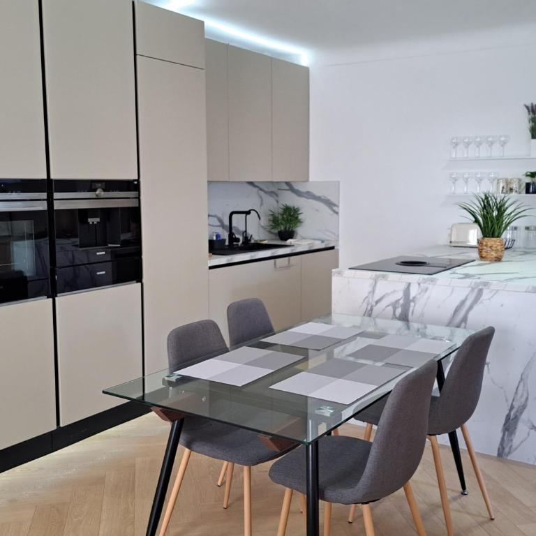Maison sommet village avec jardin jacuzzi vue - Appartement 2 Chambres - 25