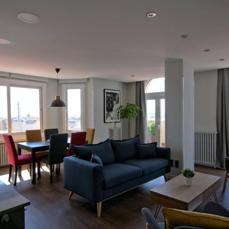 Ático en la Gran Vía con Terraza al Palacio Real - Three-Bedroom Apartment - 1