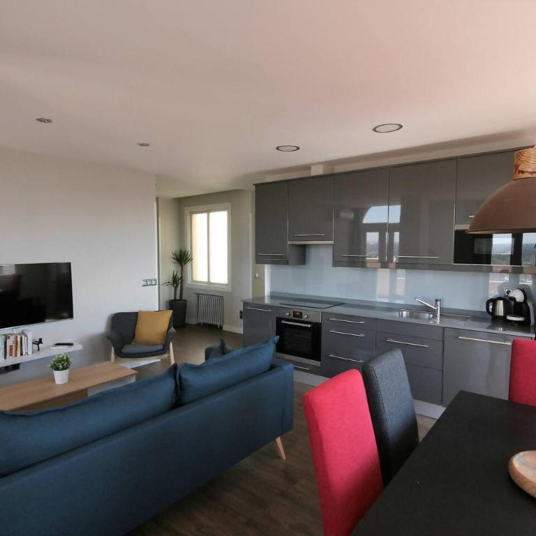 Ático en la Gran Vía con Terraza al Palacio Real - Three-Bedroom Apartment - 5