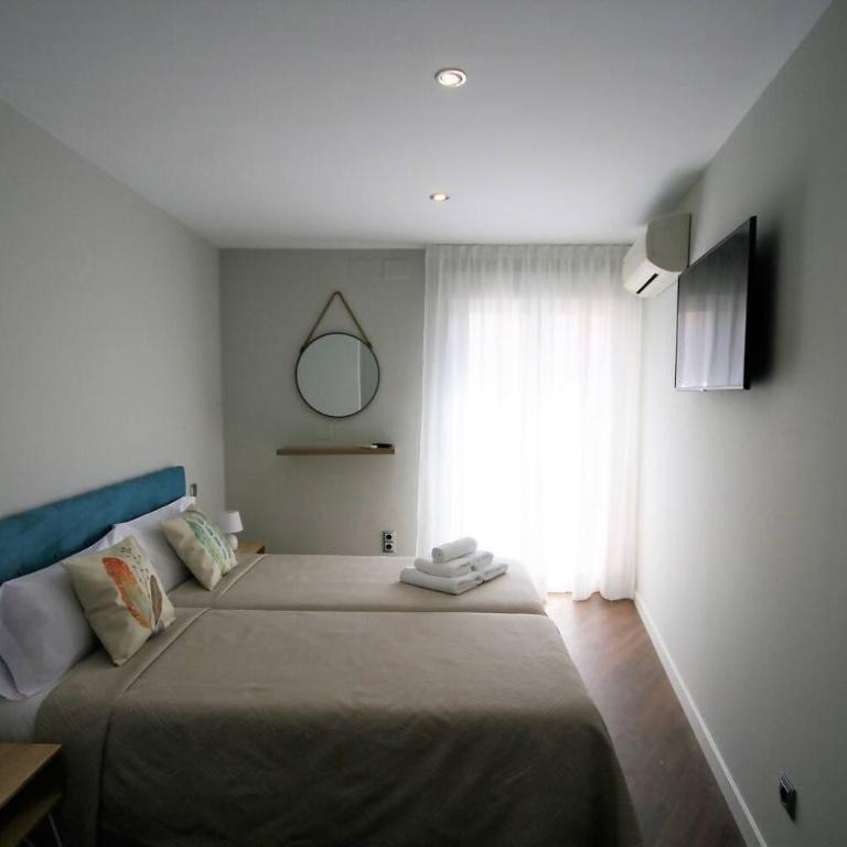Ático en la Gran Vía con Terraza al Palacio Real - Three-Bedroom Apartment - 9