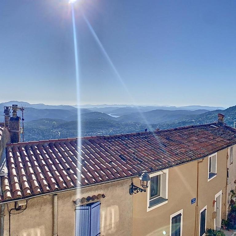Maison sommet village avec jardin jacuzzi vue - Appartement 2 Chambres - 1