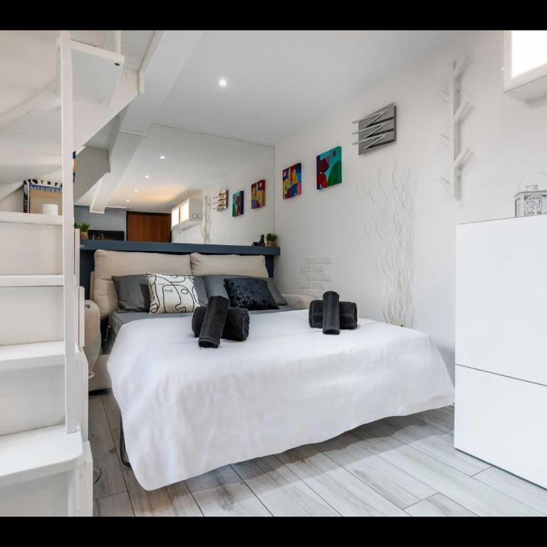 Duomo In 8 Stop - One-Bedroom House - 4