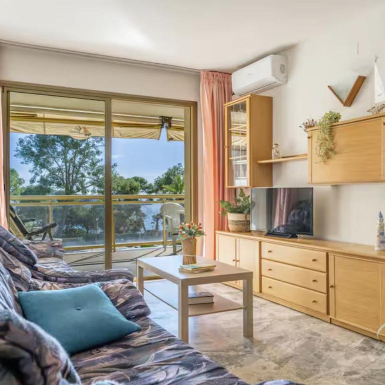 Oasis Salou (6Pax) PortAventura Pool Wifi Parking - Three-Bedroom Apartment with Sea View - 5