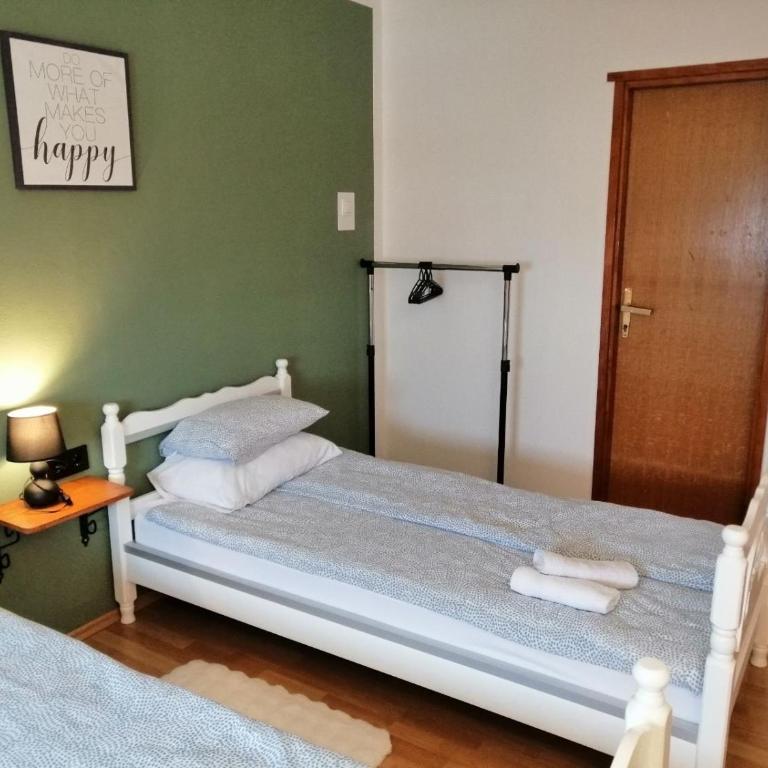 Sobe kod bolnice Paprikovac - Dvokrevetna Soba sa Bračnim Krevetom - 7