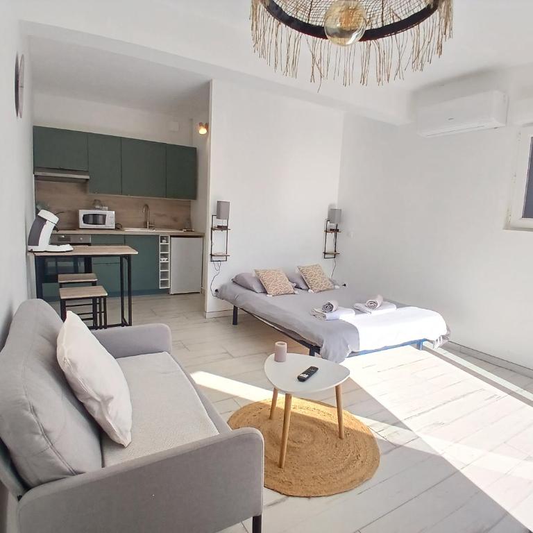 Maison Basalte - Studio with Terrace - 5
