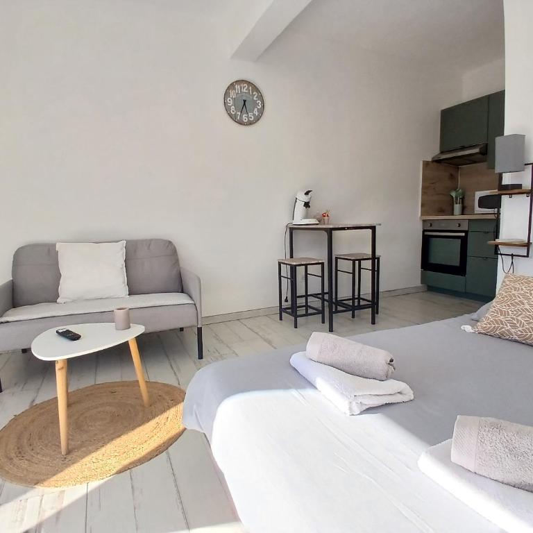 Maison Basalte - Studio with Terrace - 3