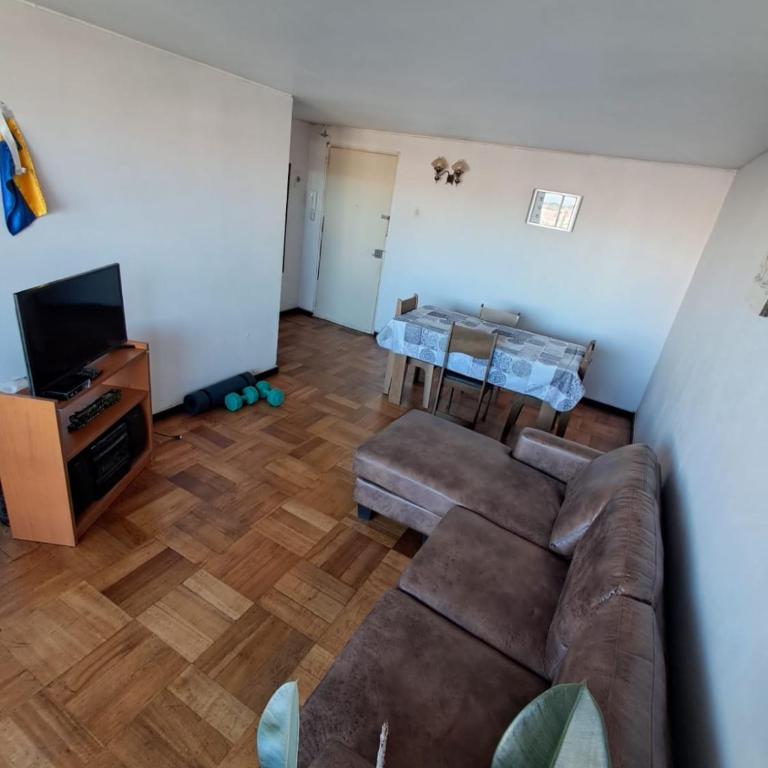 Cómodo departamento en el centro - Three-Bedroom Apartment with Balcony - 5