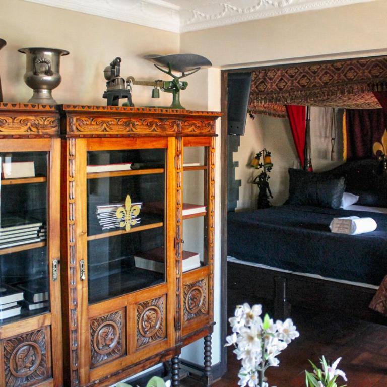Castillo Medieval - Deluxe King Suite - 10