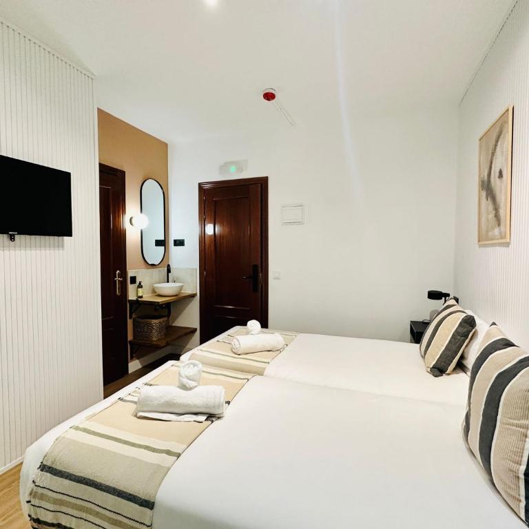 Autentic Boutique Moncloa - Double Room with Private Bathroom - 5
