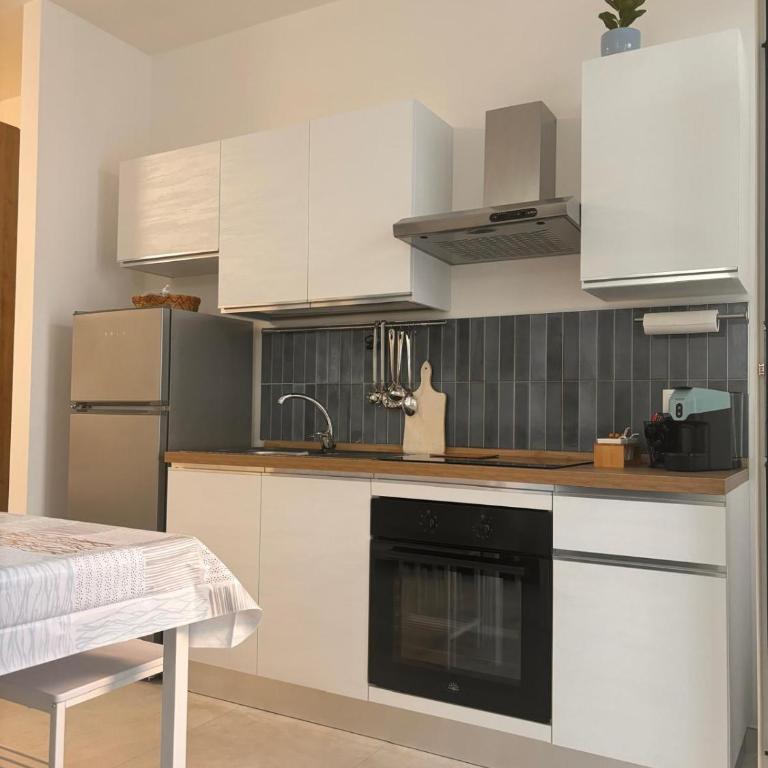 Blue House Apartment - One-Bedroom House - 6