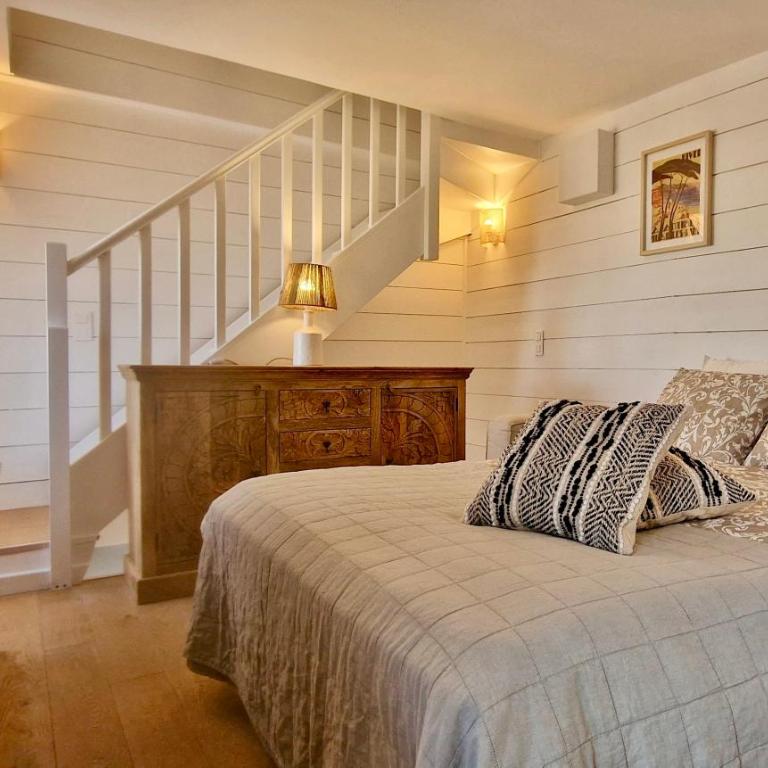 Lovely one bedroom apartment in the old town of Antibes - One-Bedroom Apartment - 6