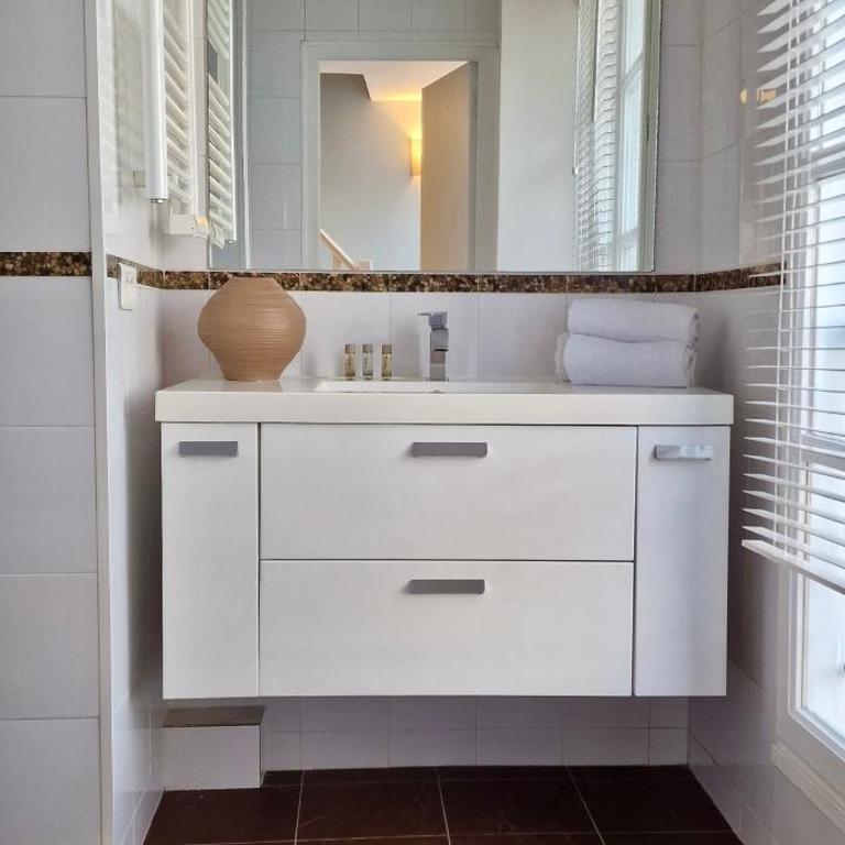 Lovely one bedroom apartment in the old town of Antibes - One-Bedroom Apartment - 12