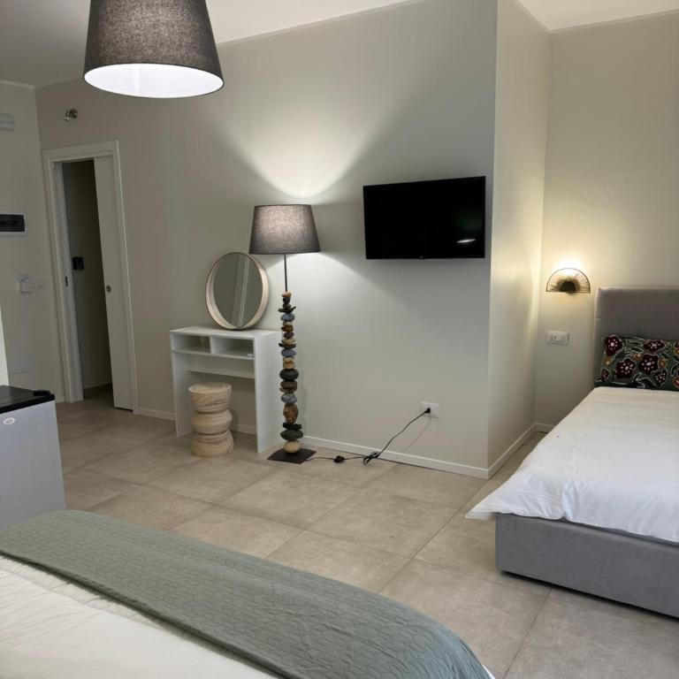 Dimora dei Vespri 2 - Triple Room with Balcony - 11