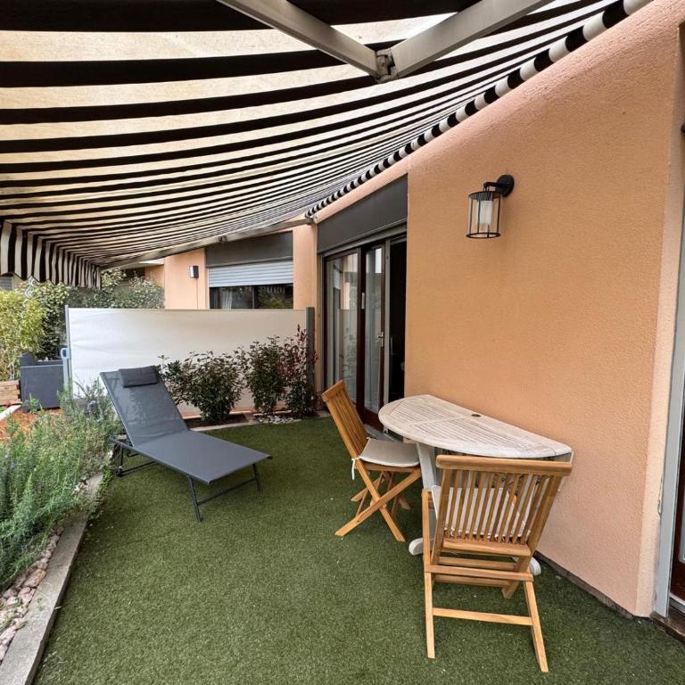 Charmant studio avec terrasse- front de mer - proche du centre et gare TGV - Apartment mit 1 Schlafzimmer - 3