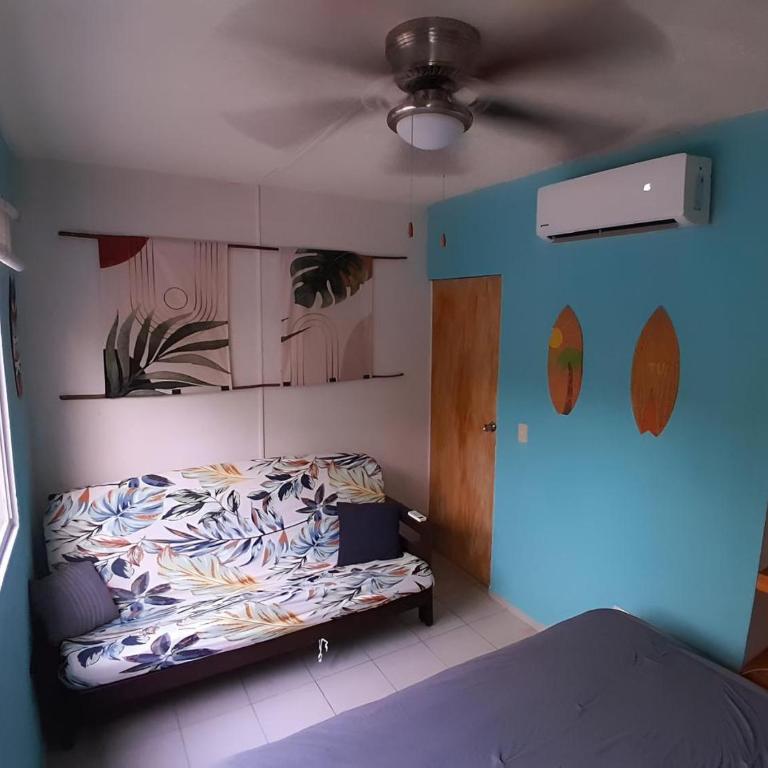 Beach House with Jacuzzi - Two-Bedroom House - 8