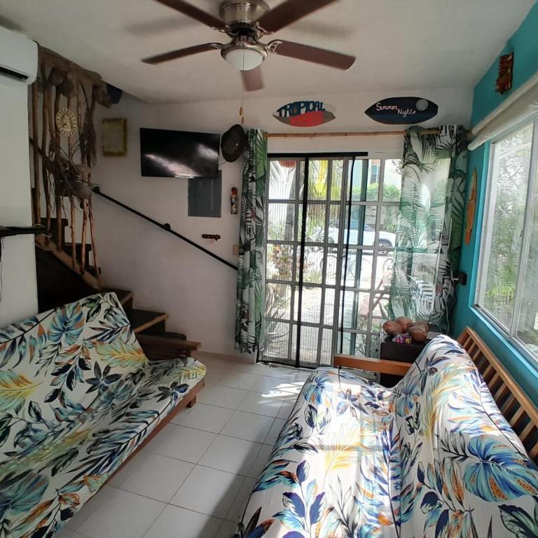 Beach House with Jacuzzi - Two-Bedroom House - 2