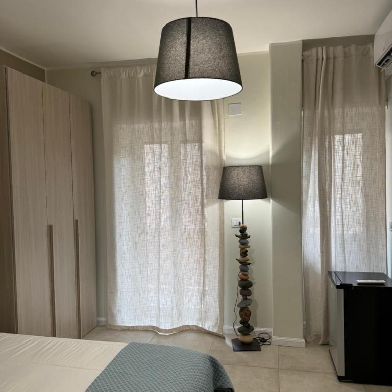 Dimora dei Vespri 2 - King Room with Roll-In Shower - Disability Access - 6