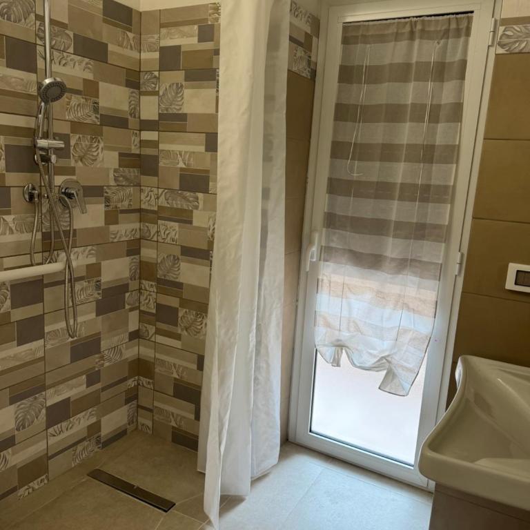 Dimora dei Vespri 2 - King Room with Roll-In Shower - Disability Access - 13