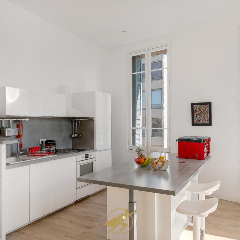 Spacieux T2 face à la Gare Hyères - Fibre - Park Gratuit Proche - Clim - Apartment mit 1 Schlafzimmer - 9