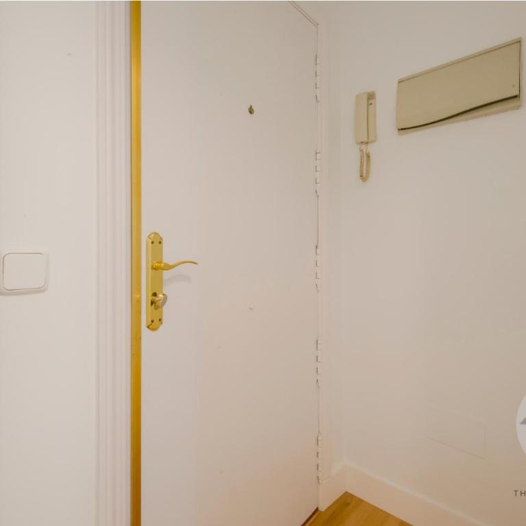 Tu balcón en Madrid para 3, Carretas 25 - Apartment - 6
