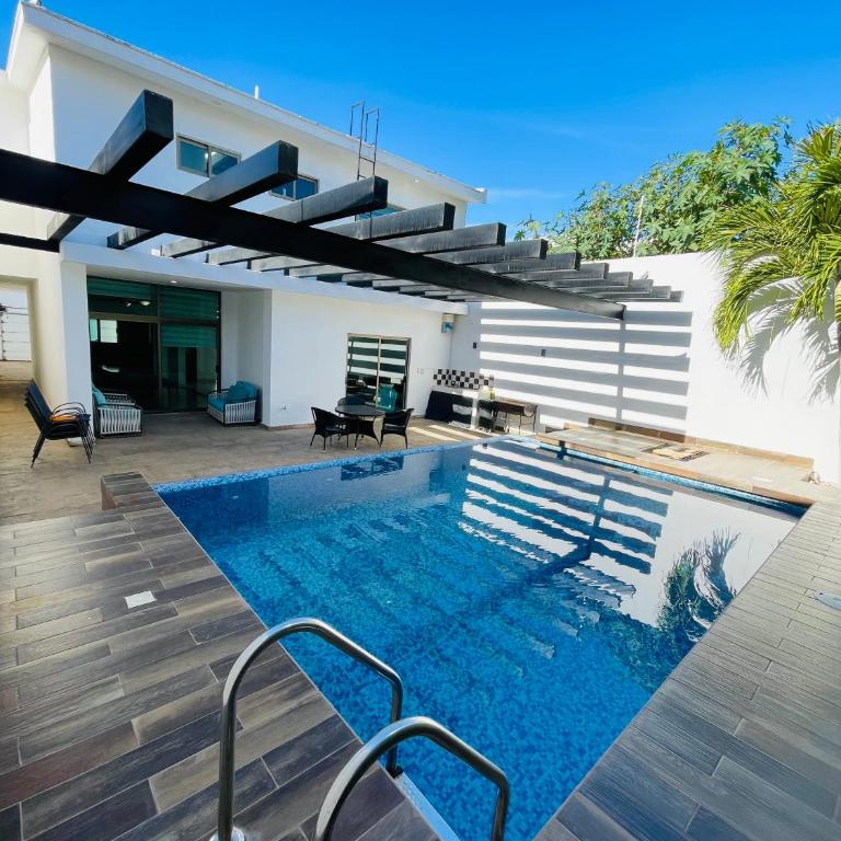 Casa No Vacante - Three-Bedroom House - 14