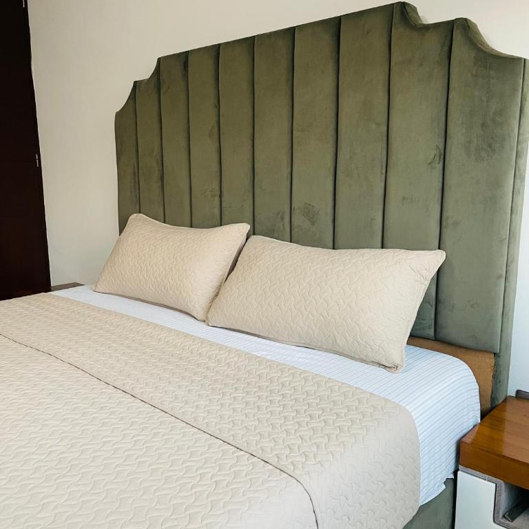 Casa No Vacante - Three-Bedroom House - 21
