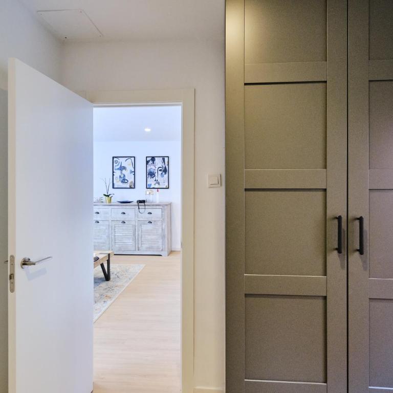 REINA FLAT - Three-Bedroom Apartment - 6