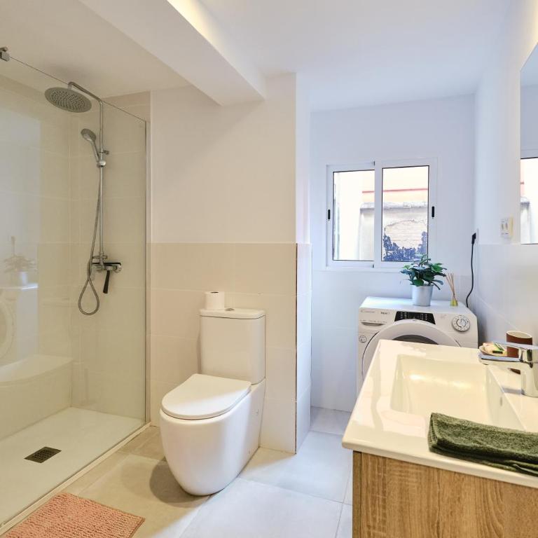 REINA FLAT - Three-Bedroom Apartment - 11