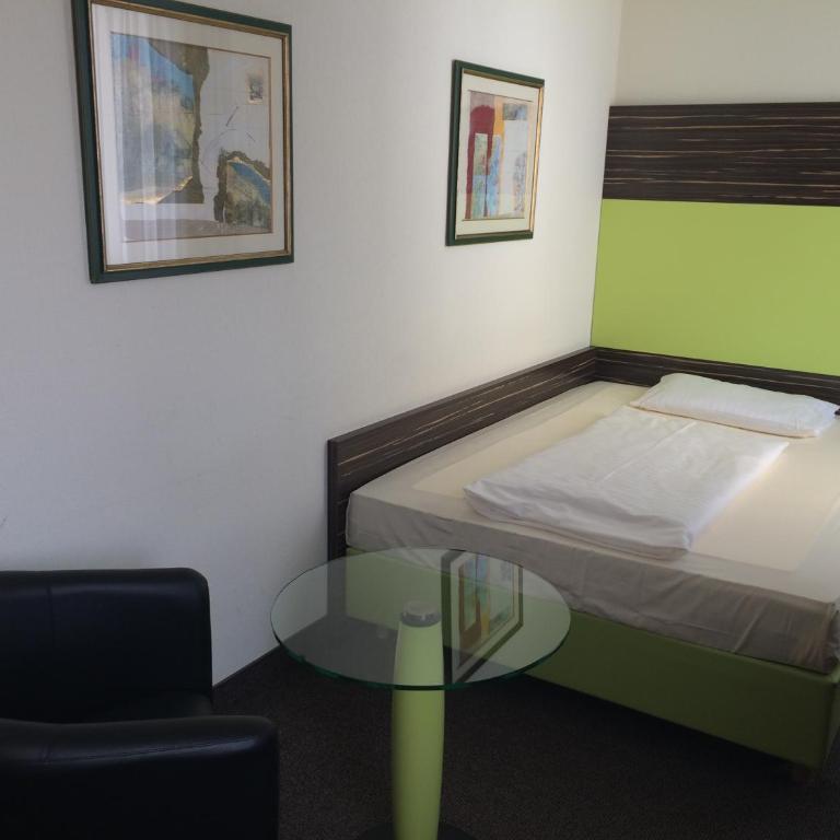 Behringers City Hotel Nürnberg - Standard Doppelzimmer mit französischem Bett - 9
