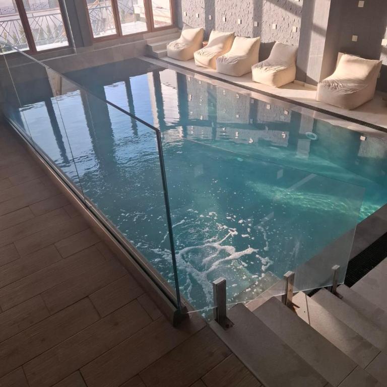 Hop Kop - Studio Apartment with Balcony - 23