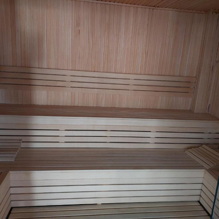 Hop Kop - Studio Apartment with Balcony - 26