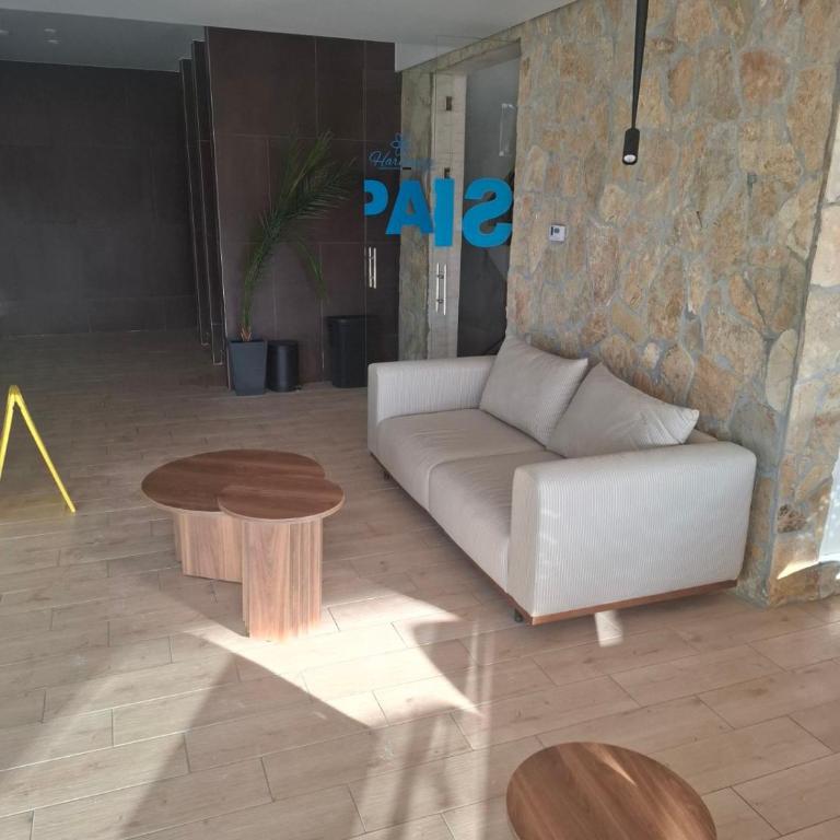 Hop Kop - Studio Apartment with Balcony - 29