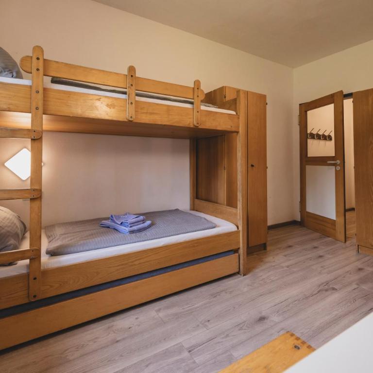 DJH Jugendherberge Oberstdorf - membership required - Mitgliedschaft erforderlich! - Vierbettzimmer - 2